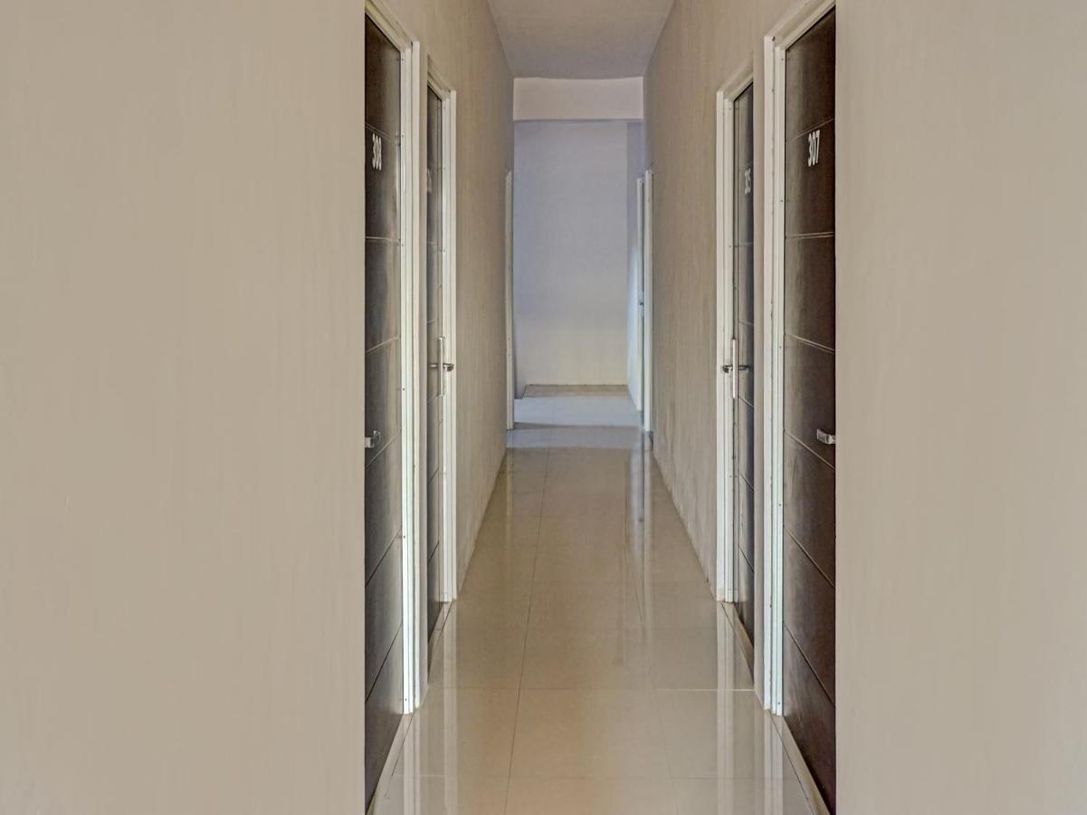 Reddoorz At Jalan Somba Opu Losari Макасар Экстерьер фото