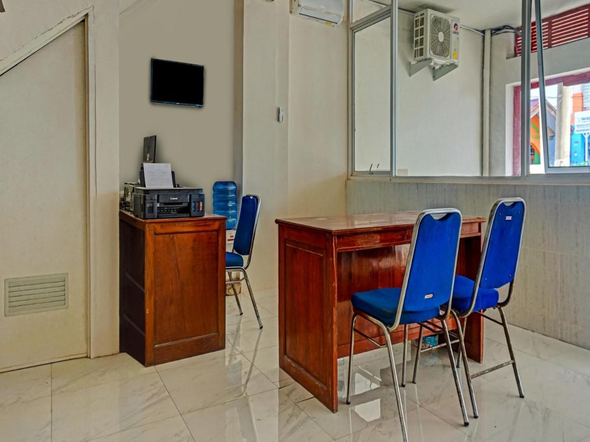 Reddoorz At Jalan Somba Opu Losari Макасар Экстерьер фото