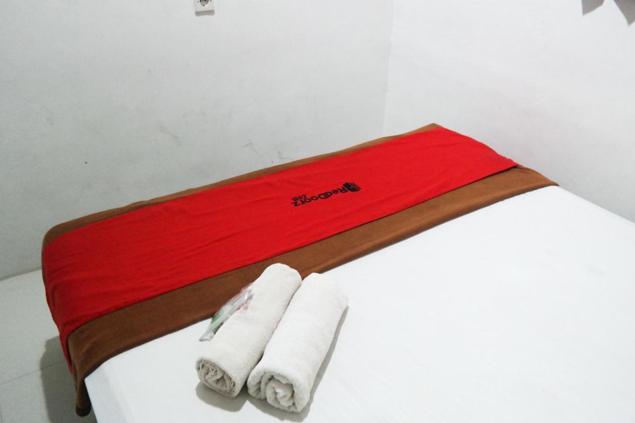 Reddoorz At Jalan Somba Opu Losari Макасар Экстерьер фото