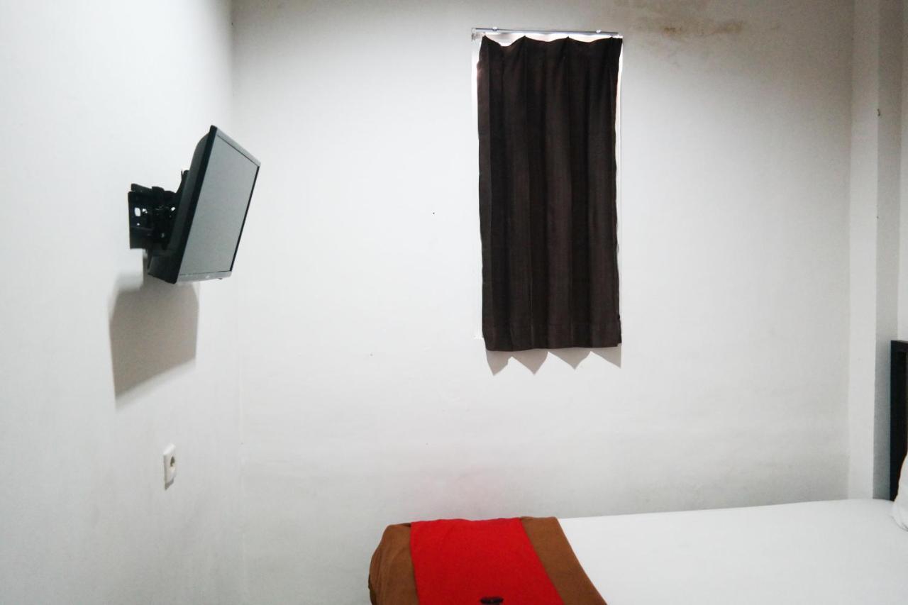 Reddoorz At Jalan Somba Opu Losari Макасар Экстерьер фото