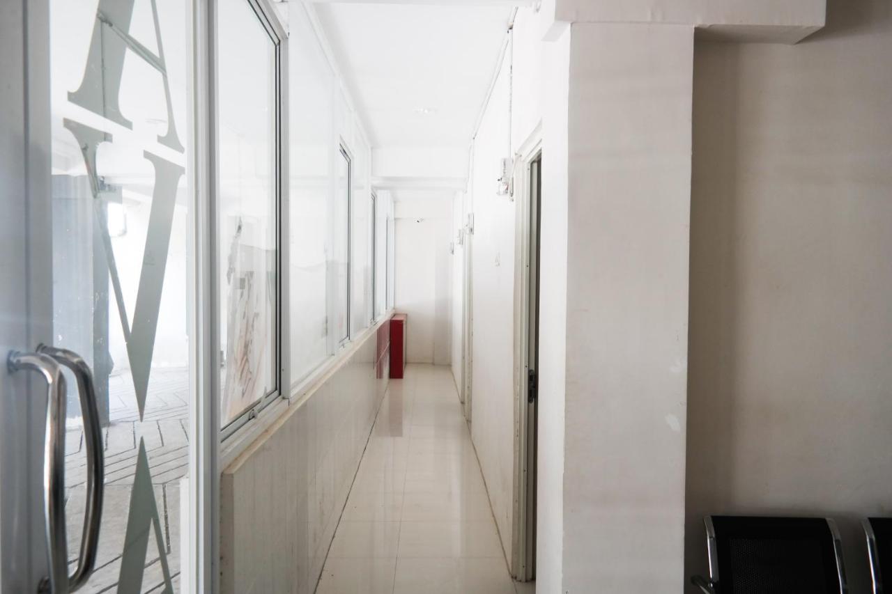Reddoorz At Jalan Somba Opu Losari Макасар Экстерьер фото